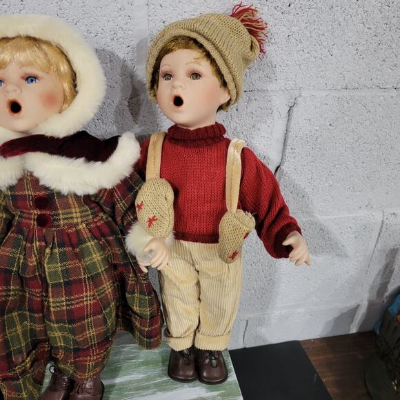 Dan Dee Porcelain Christmas Caroler Girl&Boy Doll Set 18" Beautiful Outfits SEE - Picture 5 of 16